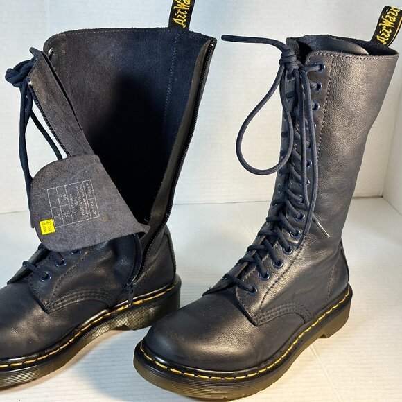 Ladies Size 7 Dr Martens tall boots - Picture 11 of 16